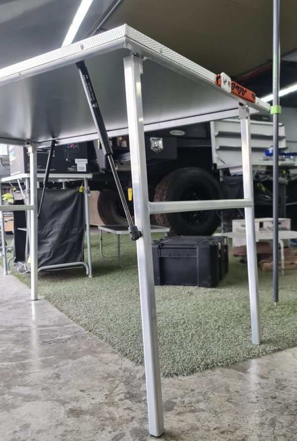 CANOPY TABLE WITH BRACKET