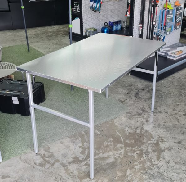 CANOPY TABLE WITH BRACKET